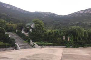 九顶山陵园景观图