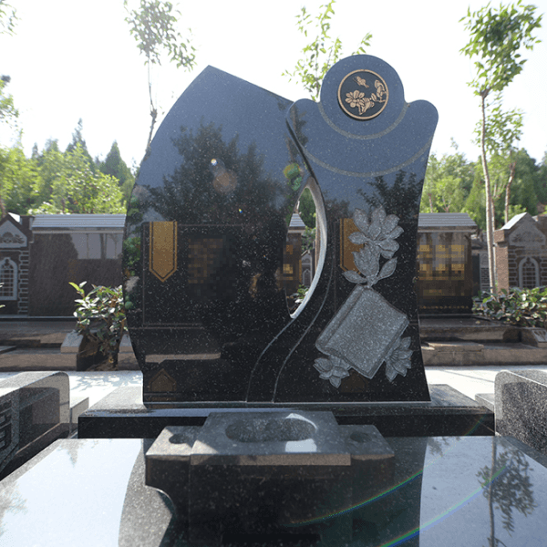 玉顶山公墓传统立碑