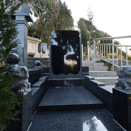 玉顶山公墓传统立碑