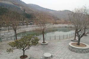 济南市历城区锦云川公墓园区湖景图