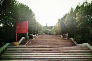 历城劳动人民安息园景观图